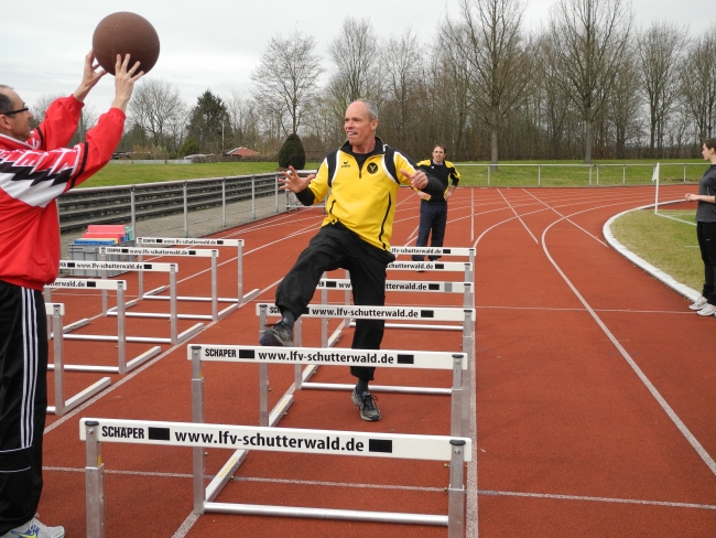 Bild »DSCN0072.JPG« aus der Galerie »Lehrgang Sprint und Hürdensprint«