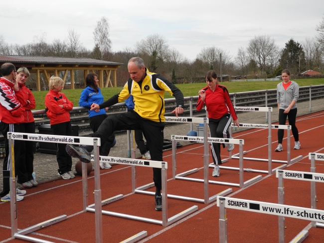 Bild »DSCN0087.JPG« aus der Galerie »Lehrgang Sprint und Hürdensprint«