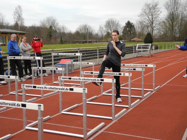 Bild »DSCN0091.JPG« aus der Galerie »Lehrgang Sprint und Hürdensprint«