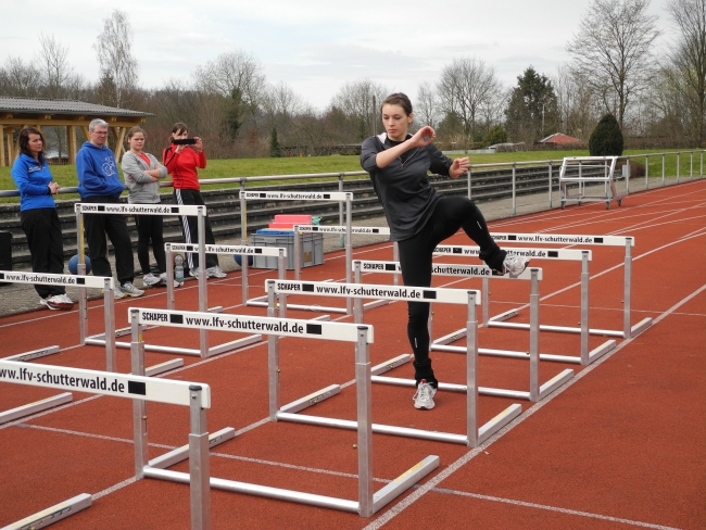 Bild »DSCN0092.JPG« aus der Galerie »Lehrgang Sprint und Hürdensprint«