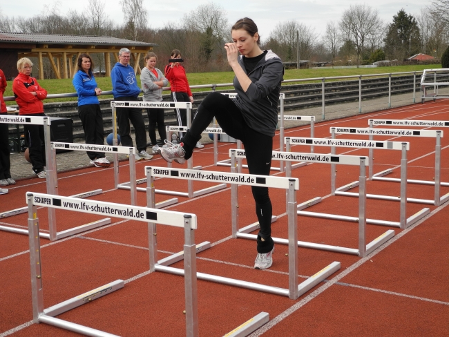 Bild »DSCN0094.JPG« aus der Galerie »Lehrgang Sprint und Hürdensprint«