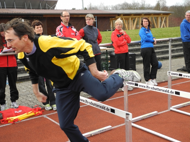 Bild »DSCN0122.JPG« aus der Galerie »Lehrgang Sprint und Hürdensprint«