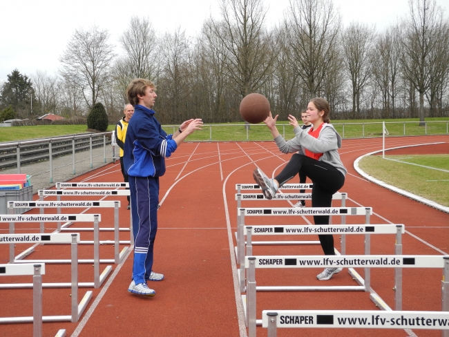 Bild »DSCN0149.JPG« aus der Galerie »Lehrgang Sprint und Hürdensprint«