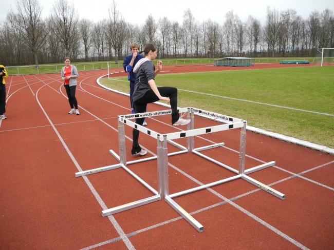 Bild »DSCN0156.JPG« aus der Galerie »Lehrgang Sprint und Hürdensprint«