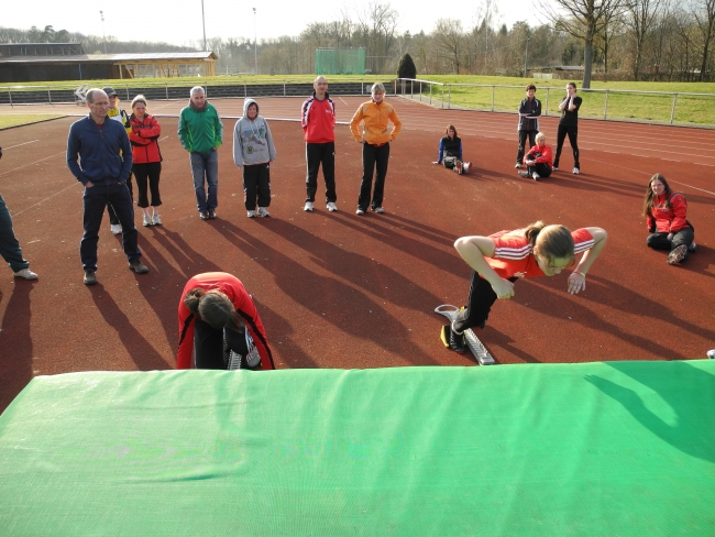 Bild »DSCN0213.JPG« aus der Galerie »Lehrgang Sprint und Hürdensprint«