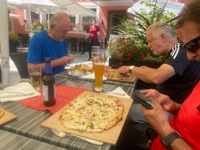 Bild »06_Mittag_in_Breisach.jpg« aus der Galerie »Senior Adventure Tour«