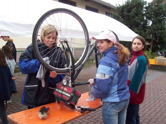 Bild »fahr05_03.jpg« aus der Galerie »LFV Jugend: Fahrradputzaktion«