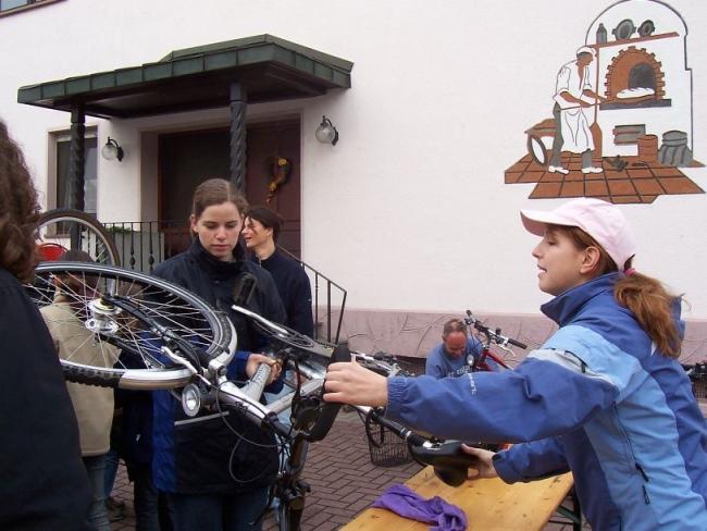 Bild »fahr05_12.jpg« aus der Galerie »LFV Jugend: Fahrradputzaktion«