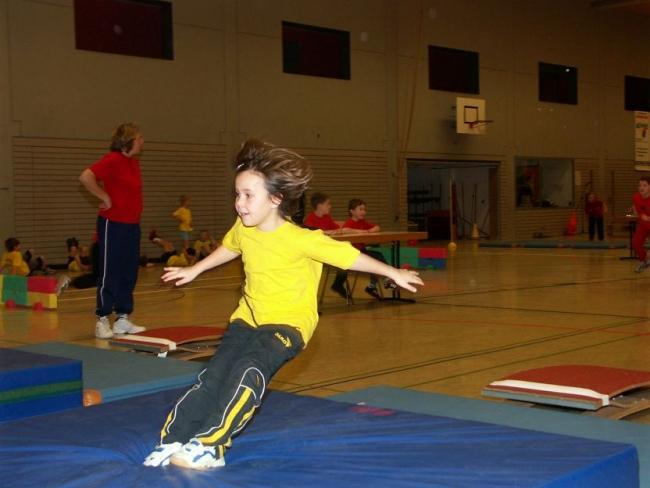 Bild »halle05_34.jpg« aus der Galerie »Schülerhallensportfest«