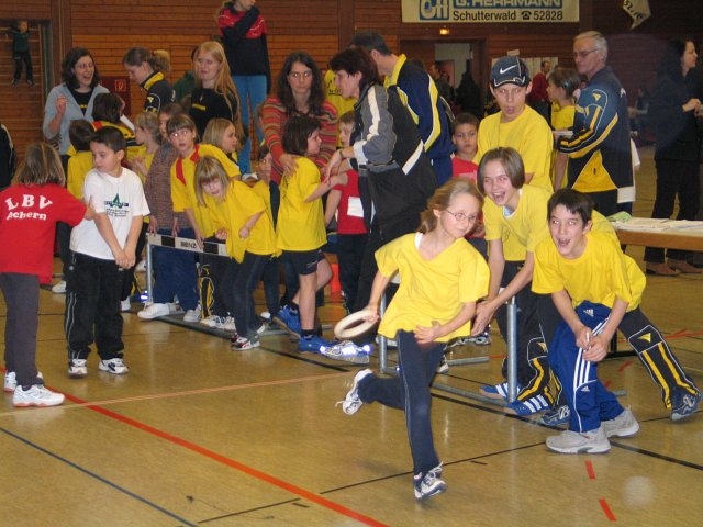 Bild »haspo04_33.JPG« aus der Galerie »Schülerhallensportfest«