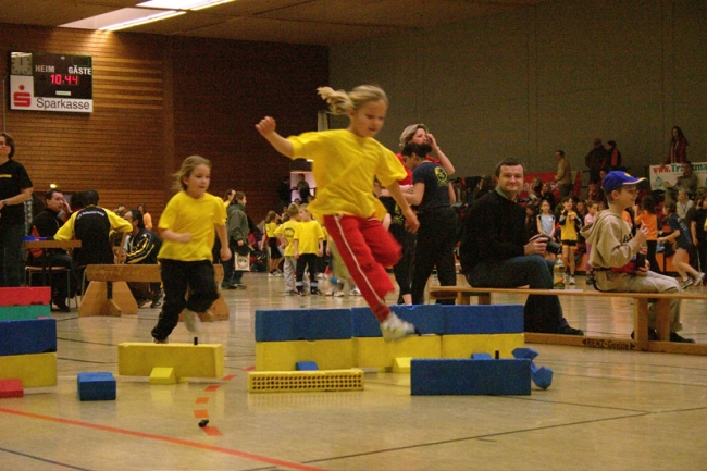 Bild »haspo06_001.jpg« aus der Galerie »Schülerhallensportfest«