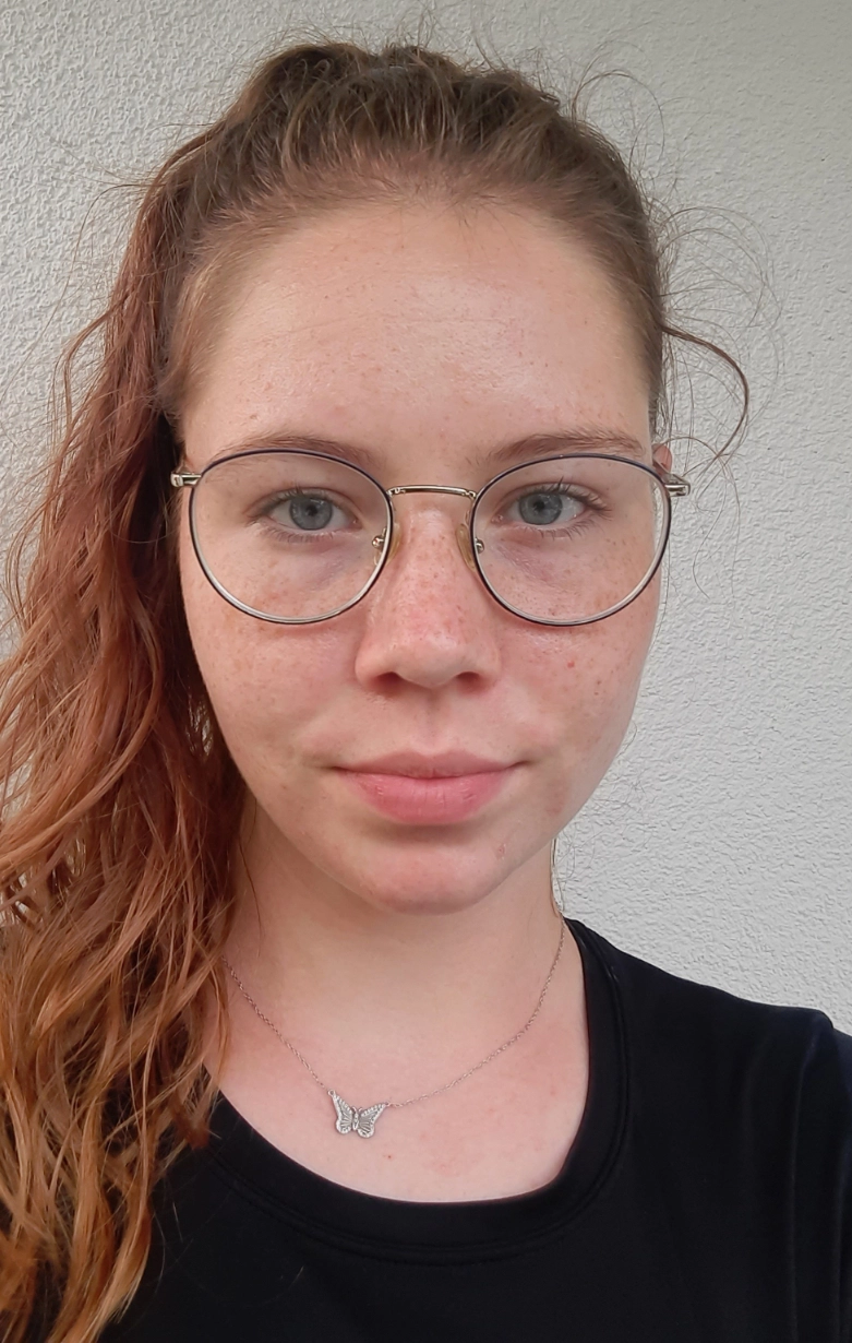 Portrait-Foto von Carolin Roth