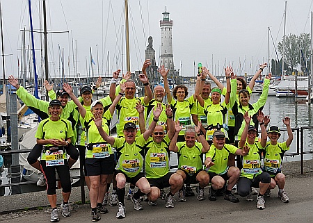 Vor dem Start in Lindau Bild der Marathongruppe beim Dreiländermarathon in Lindau