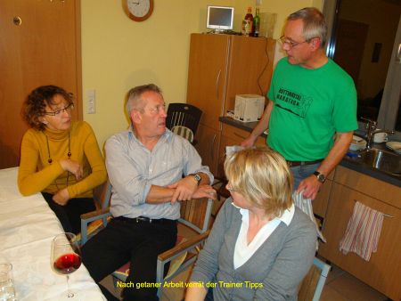 Nach getaner Arbeit verrät der Trainer Tipps Nach getaner Arbeit verrät der Trainer Tipps