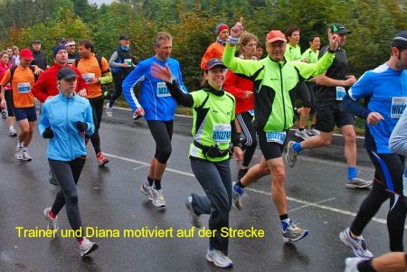 Trainer und Diana motiviert auf der Strecke Trainer und Diana motiviert auf der Strecke