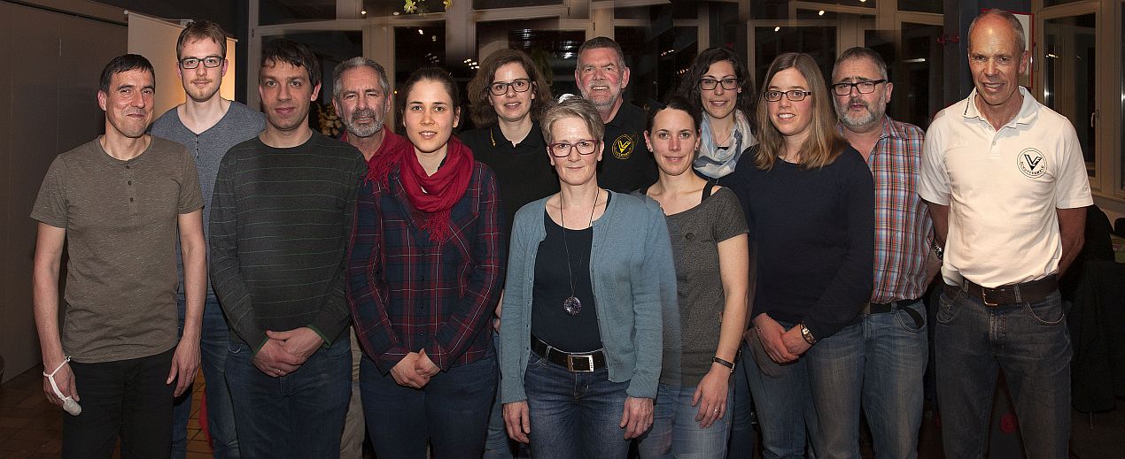 <strong>Unser Vorstand</strong> (von links nach rechts):<br>Uwe Braun, Martin Gabel, Benjamin Wieder, Dieter Schadowski, Chiara Cassiani, Dorothea Schley, Ulrika Haltmeyer, Achim Richter, Anne Karina Feldmeth, Katrin Kienzler, Christine Schley, Rainer Dries, Harold Schley Gruppenfoto des Vorstandes