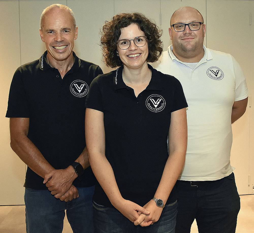 <strong>Unser Führungsteam</strong> (von links nach rechts):<br>Harold Schley, Dorothea Schley, Kevin Maier Gruppenfoto der drei Vorstände