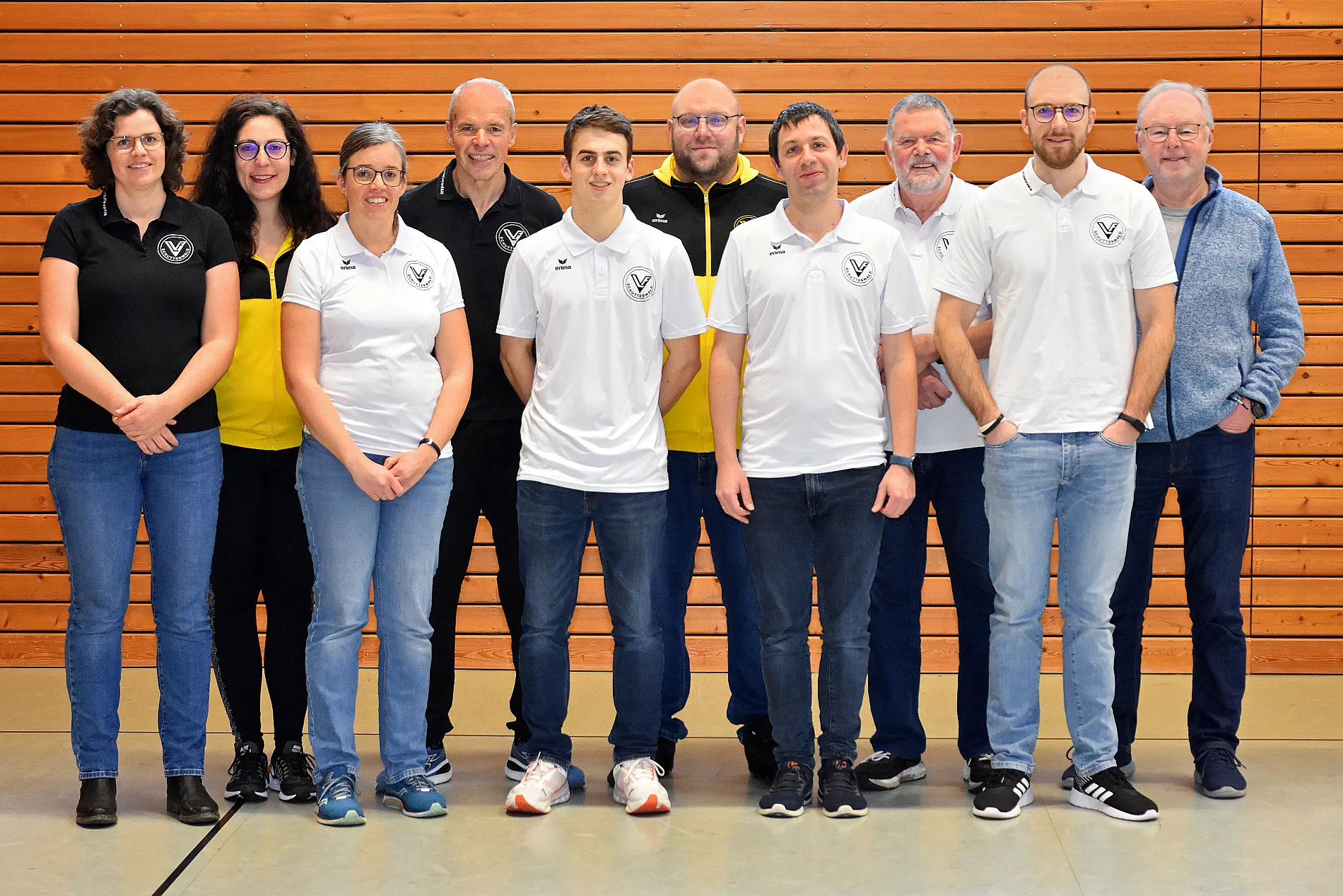 Gruppenfoto des kompletten Vorstandes