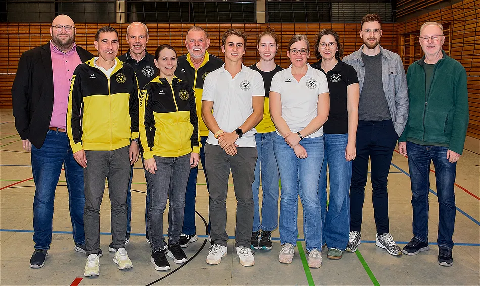 Gruppenfoto des kompletten Vorstandes